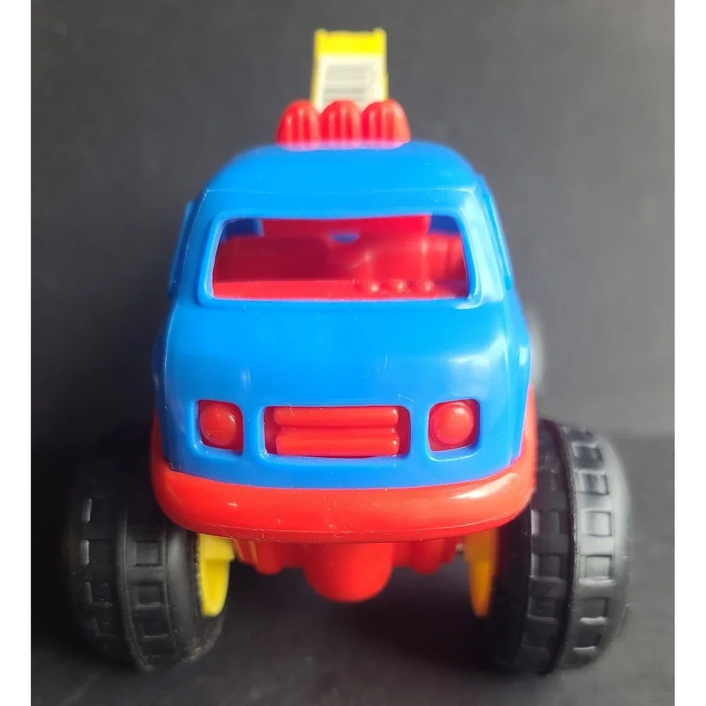 Vintage My First Tonka Tough Junior TOW TRUCK Model 76810 Hasbro Blue Red Yellow